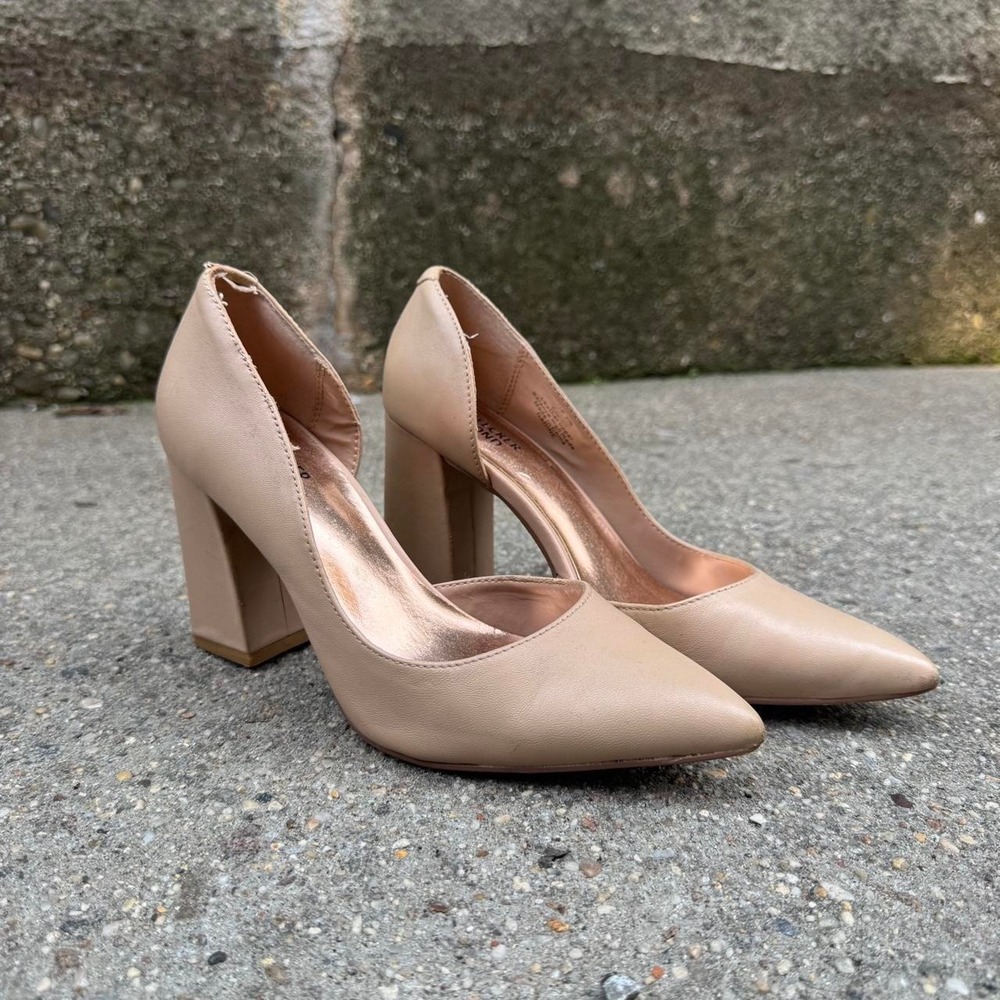 Bleeker & Bond Nadine Nude Pumps Women's Size 6 Pointed Toe Beige Leather Heels
